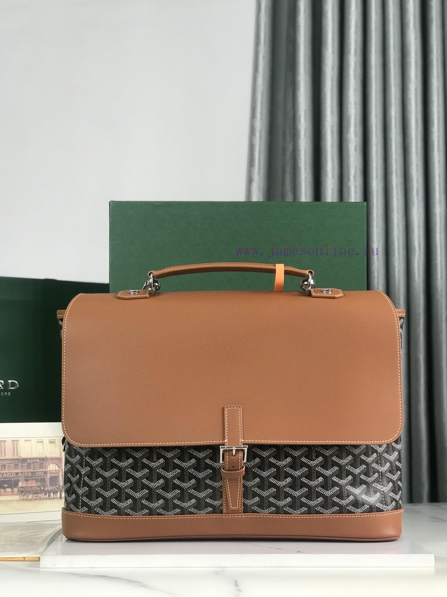 Goyard's new Citadin mailman bagThe name Goyard Citadin comes from the French word for "urba b49i0dgo