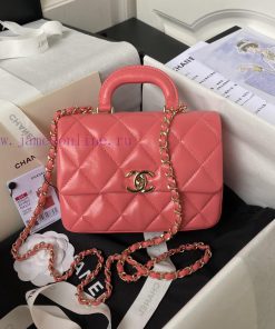 Chanel Bag The new Chanel 24c AS4543 handle cover is wrapped in oil wax leather, with a glos hpzomums