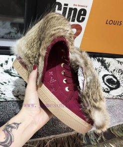 Classic and popular LOUIS VUITTON Louis Vuitton new color launch fabric LV embossed A-level l0k36u48