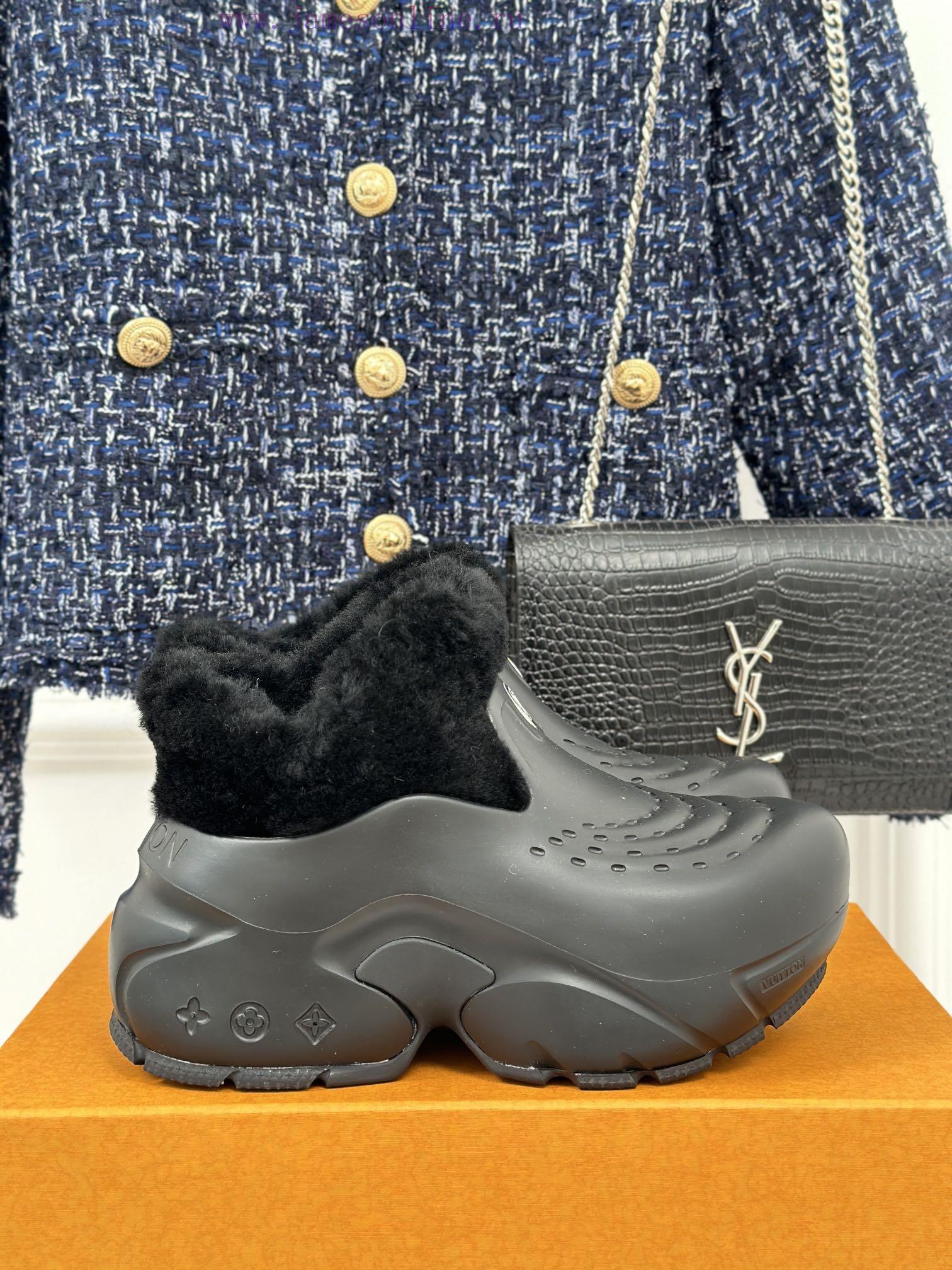 Donkey Shark Shark 🦈 23S autumn and winter new products, casual sports dad hole hairy shoesR9o78oydo - Image 2