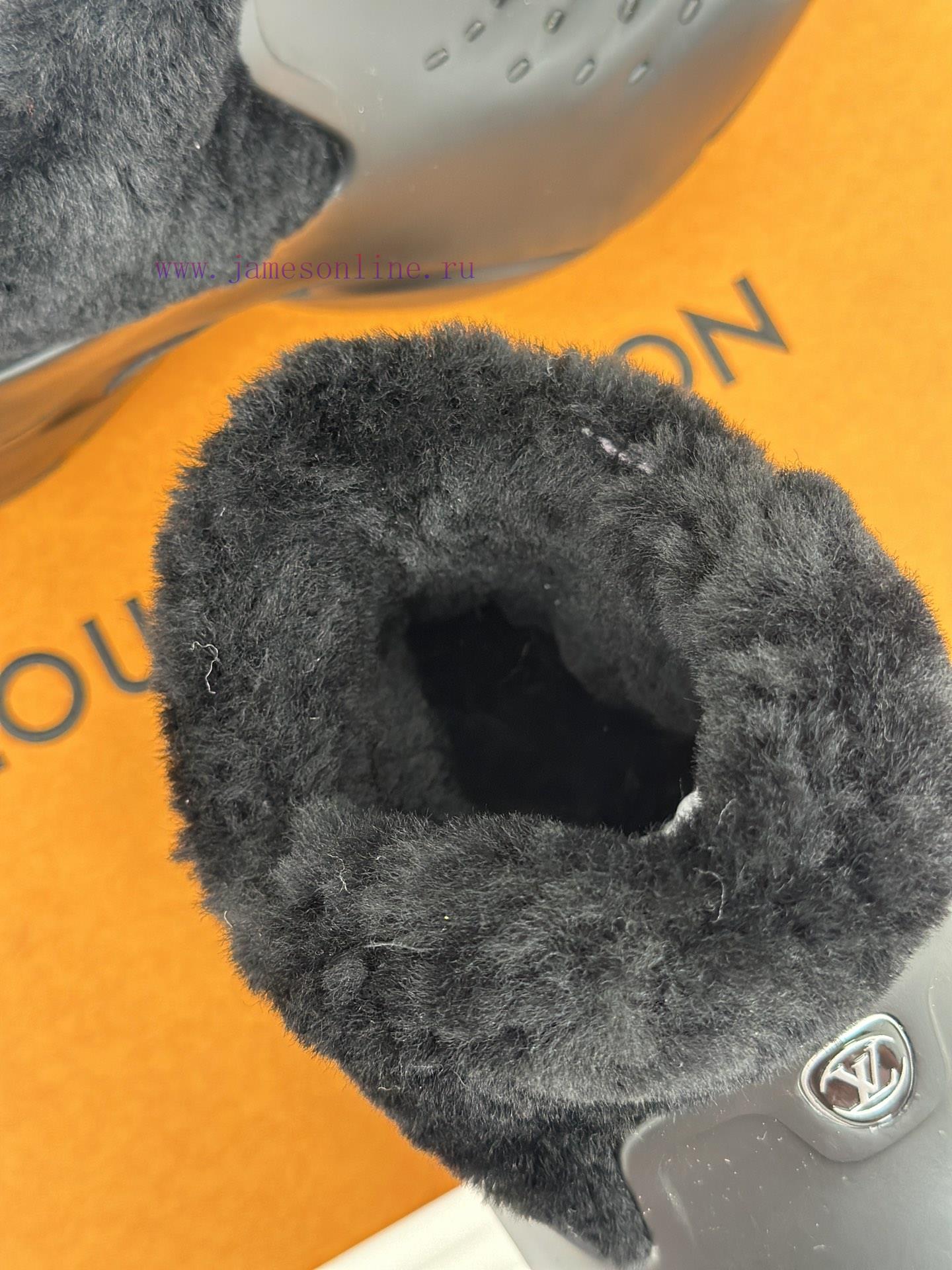 Donkey Shark Shark 🦈 23S autumn and winter new products, casual sports dad hole hairy shoesR9o78oydo - Image 9