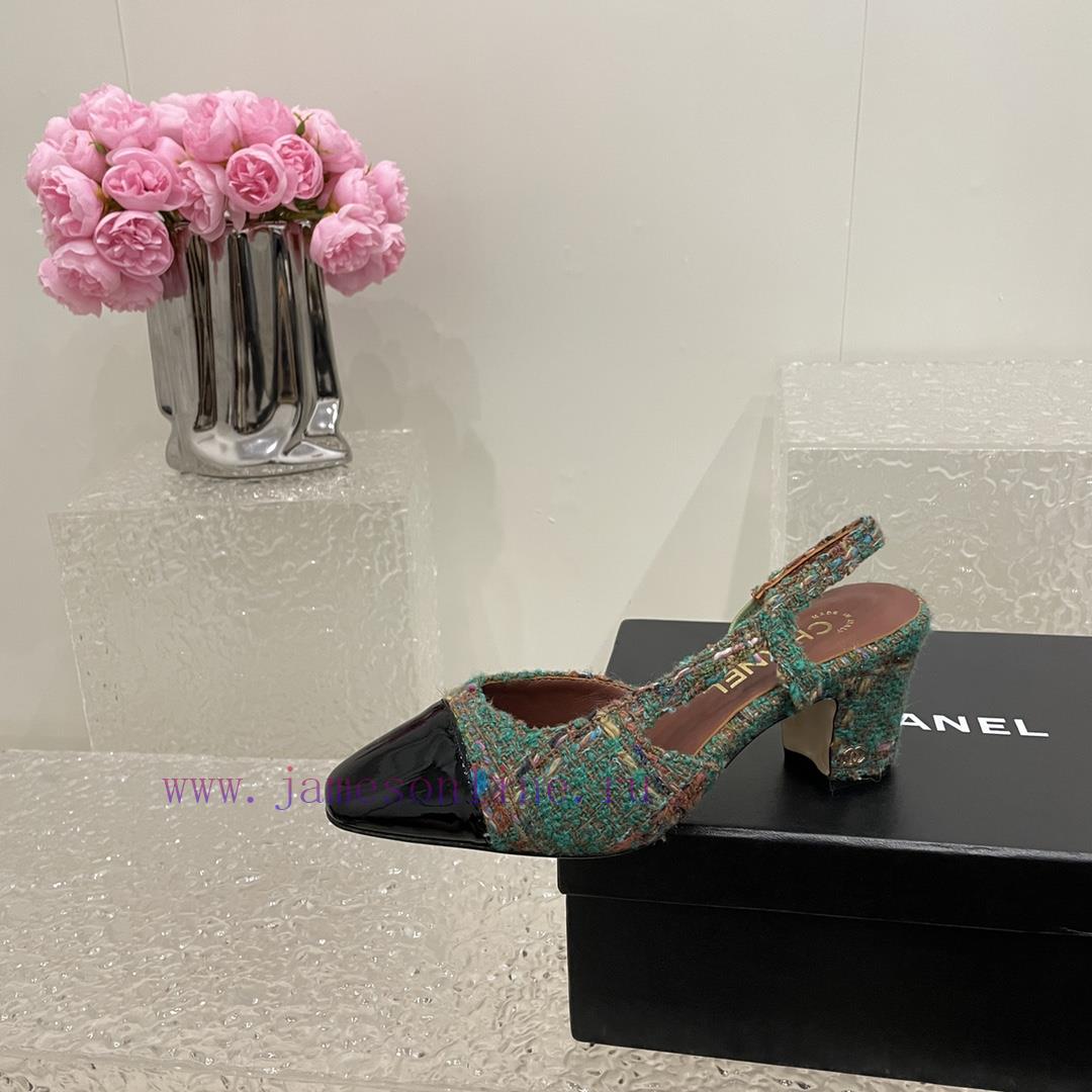 Chanel classic color blocked sandals, a new summer color, this item continues the classic Chv1q35nru