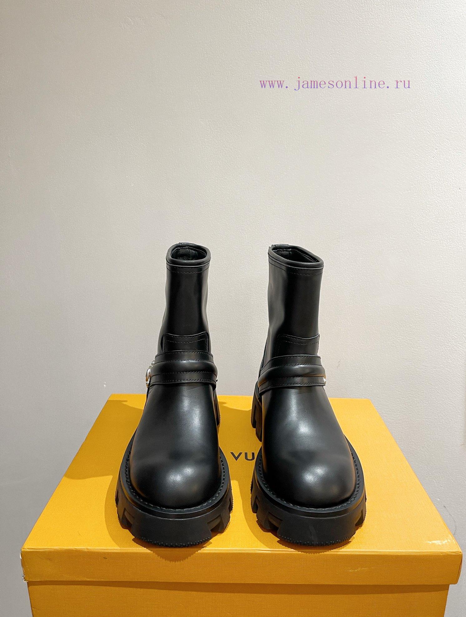 LV's latest popular short boots for autumn and winter are concise and practical, with a boldmkgj5kkl - Image 2