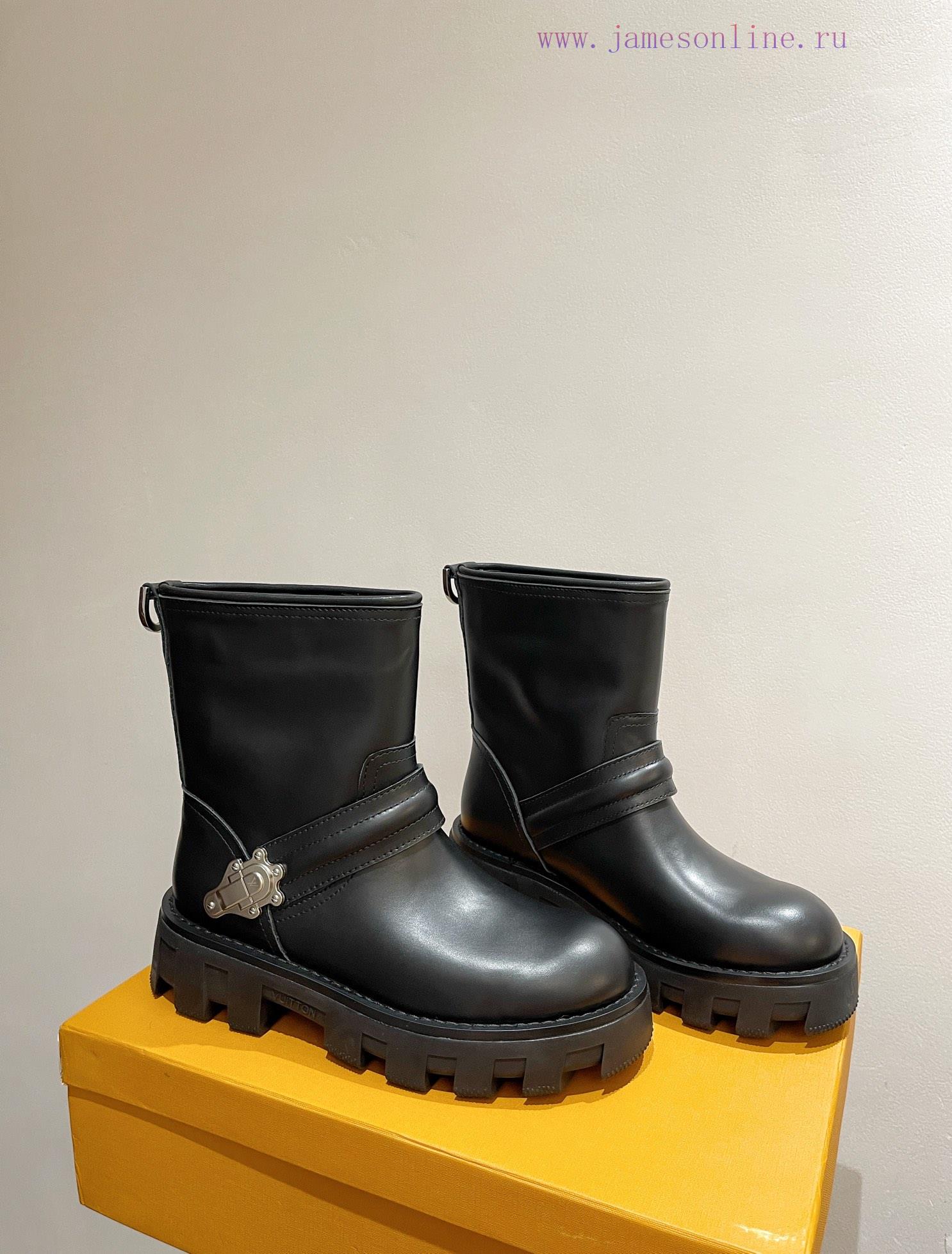 LV's latest popular short boots for autumn and winter are concise and practical, with a boldmkgj5kkl - Image 3