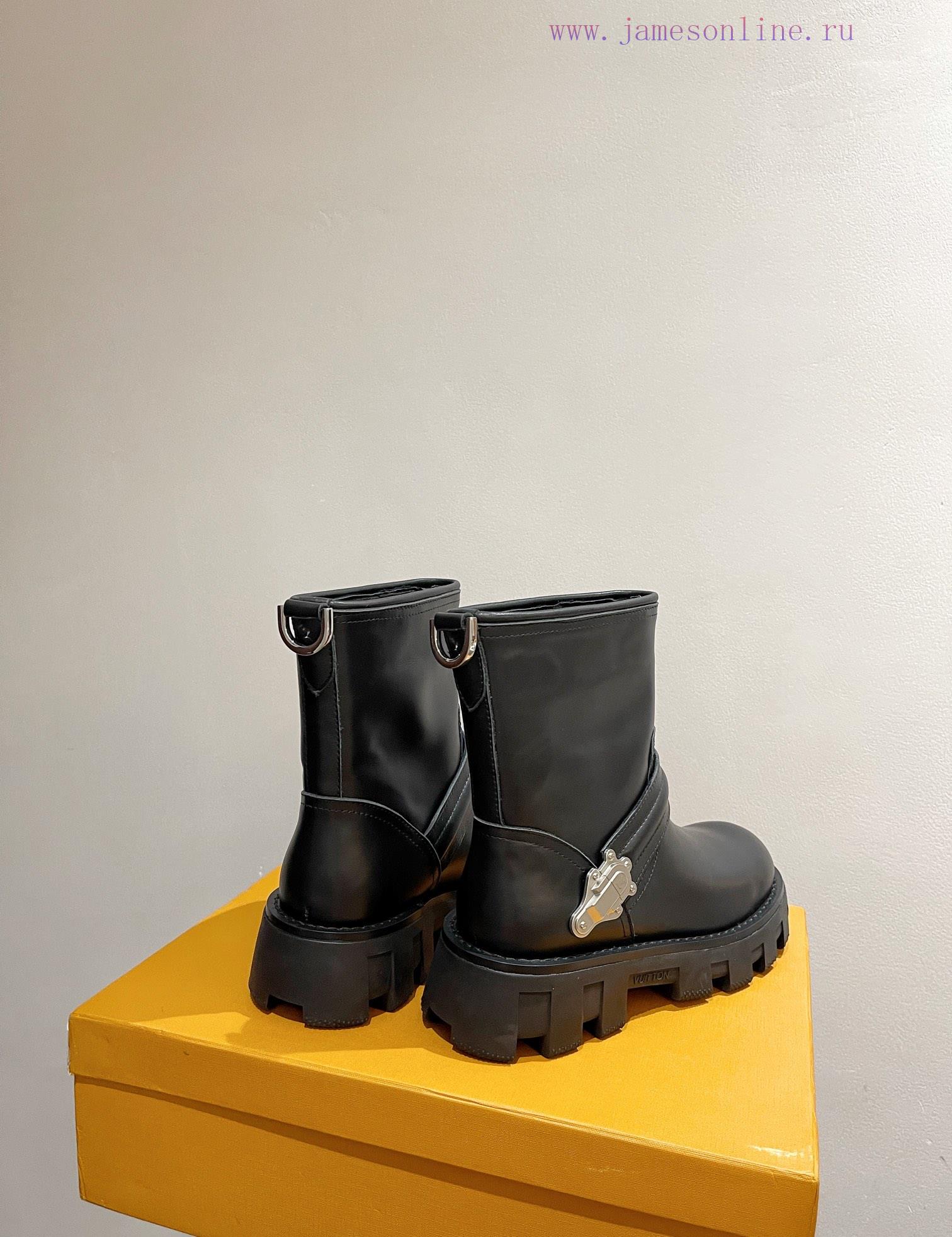LV's latest popular short boots for autumn and winter are concise and practical, with a boldmkgj5kkl - Image 4
