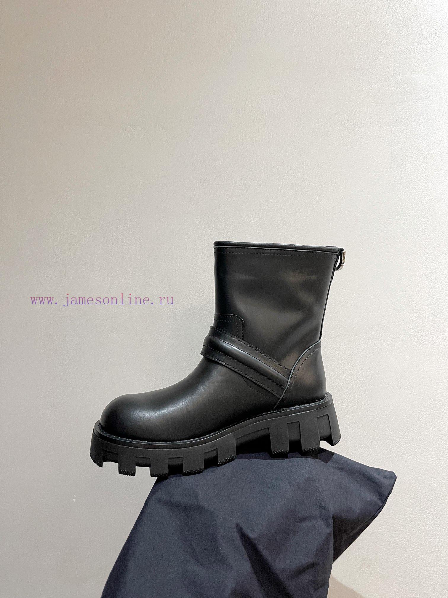 LV's latest popular short boots for autumn and winter are concise and practical, with a boldmkgj5kkl - Image 9