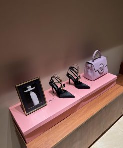 The most2023/fW/Versace: The Perfect Interpretation of Medusa|Very rich Italian style pairedhsf1mbt8