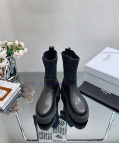 Celine recommends thick soled height increasing short boots——————————Thick soled short bootsako19hr1