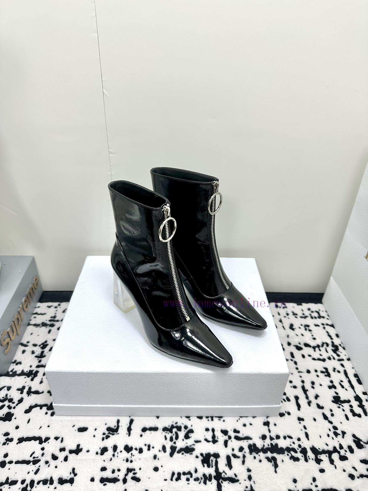 Versace is a top tier brand that is loved by many celebrities such as Gigi, Kendou, Miranda,li4a0d6m - Image 3