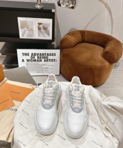 Couple style𝐋𝐨𝐮𝐢𝐬𝐕𝐮𝐢𝐭 * 𝐨𝐧𝐒𝐪𝐮𝐚𝐝 series age reducing versatile canvas&low cut sneakersThis LVnelhminm