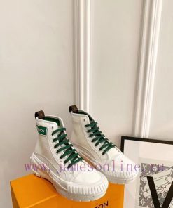 The LV Squad high top sneakers feature a blend of cotton canvas and calf leather trim, with jxmqutn2