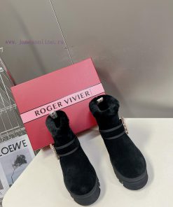 Roger Vivier is the most beautiful snow boots in the market this year. She understands womenx15606eh