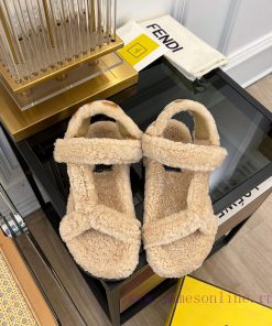 FENDI | 2023 𝐬𝐬FDfendi x Skims collaboration popular hairy sandals series 〰Developed in the 1a1fsuie
