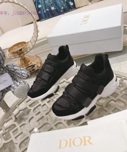 Dior Classic Series Casual Velcro SneakersThis D-Wander sports shoe showcases a modern urbanag3s07k9
