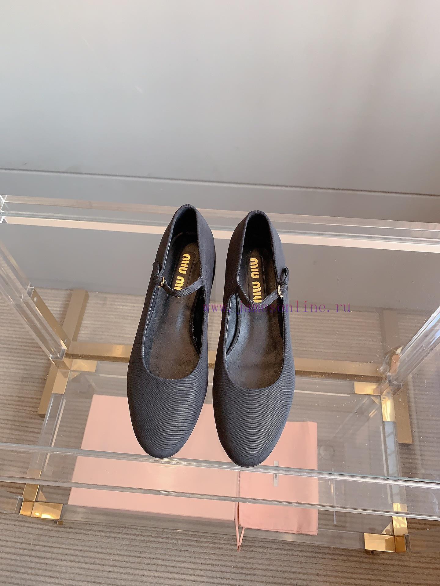 Miu's new thick heel Mary Jane single shoe show, the latest single shoe thick heel design incr7j94nb