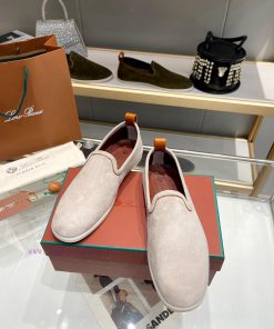 Loro Piana * purchased the original version 11 and replicated it on April 24, 1924. The exisnc0r375f