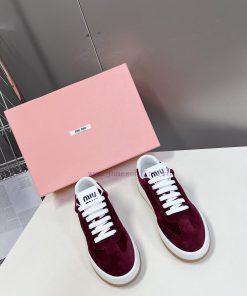 Miumiu's latest early spring fashion show, casual dirty shoes/sports white shoes, is a popul2oplbekg