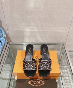 -24Ss new Tod * buckle thick heel slippersThis sandal is made of soft leather, cut into the owsc6tqt