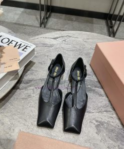 MIU MIU 24 Spring/Summer New Collection Retro Square Head Thick Heel Cool DragSimple yet cla63i18b2c
