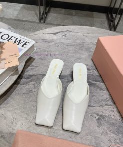 MIU MIU 24 Spring/Summer New Collection Retro Square Head Thick Heel Cool DragSimple yet cladtz7bsp5