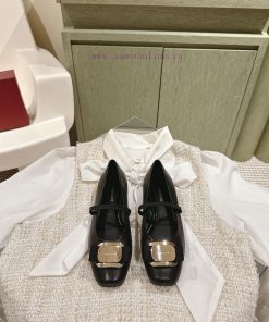 | ²⁰²4 𝐬𝐬  🤍🤎 Ferragamo's early spring series new product features a square bow design, wio5j9myd0