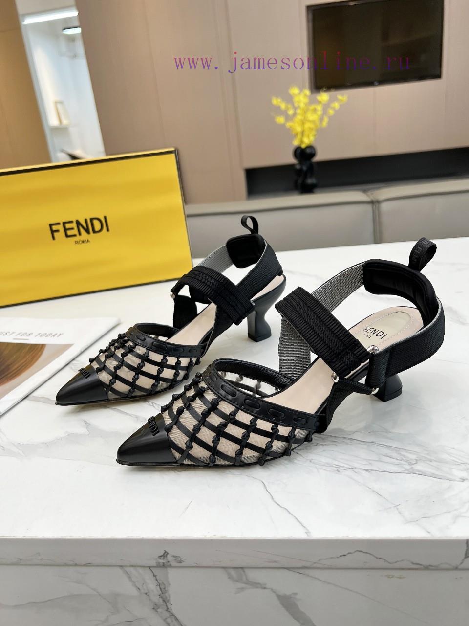 Fendi's new women's shoes feature a unique design and a perfect interpretation of avant-gard9a8ddocz