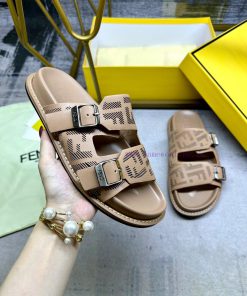 FENDI's latest popular double strap flat bottom slippers, laser engraved FF pattern on brown8gu8b5nc