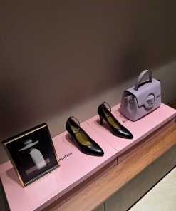The mostFendi 24ss Fendi Series Double FF Square Head High Heel SandalsFeaturing a tapered t16ctqq29