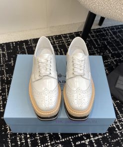 Prada 24ss autumn and winter latest thick soled lace up punched block sponge shoesThe originajgtcab2