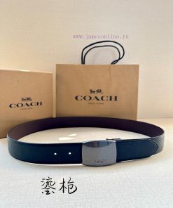 The 3.7cm wide COACH double-sided belt is made of sports calf leather and comes with a class ser7ueee