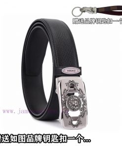 Give a keychain as a giftPromotion price delivery wooden boxVERSACEThe material of the buckl is0kug0t