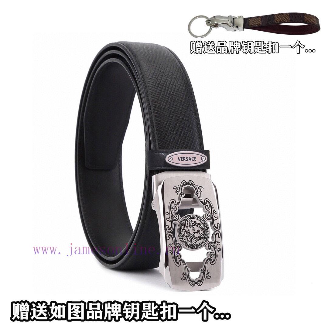 Give a keychain as a giftPromotion price delivery wooden boxVERSACEThe material of the buckl is0kug0t