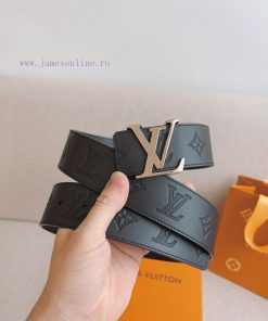 This LV Pyramide belt, designed with natural calf leather and Louis Vuitton color elements, omnl1jud