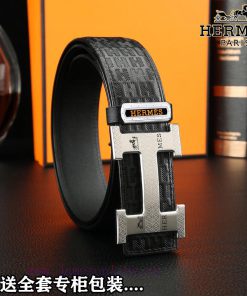 High end quality, physical photographyComes with a complete set of packagingHERMES Overseas vhnle193