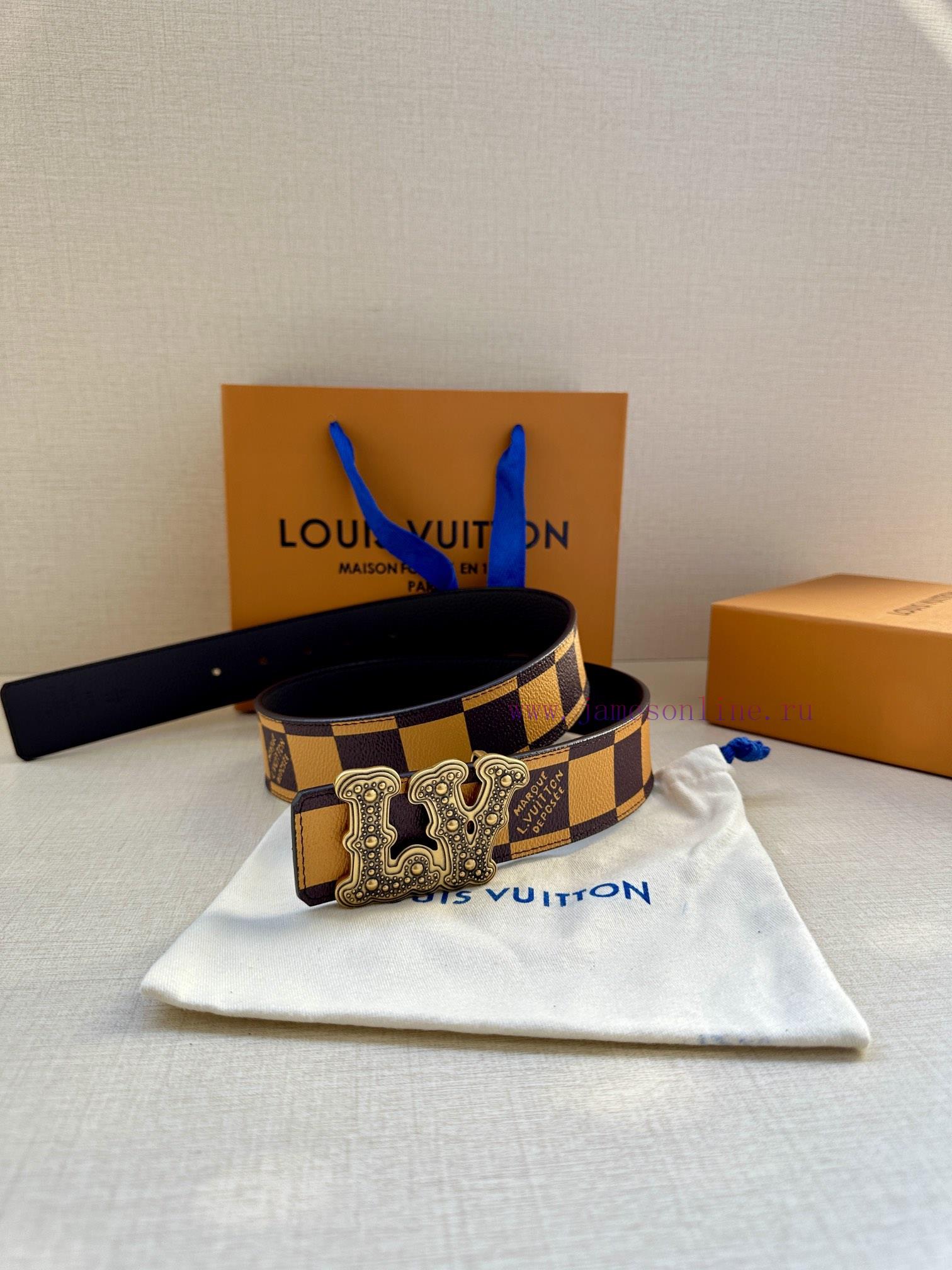 This 4.0-wide LV Initiales double-sided belt is from the 2024 spring/summer men's fashion sh i8fu24ns - Image 10