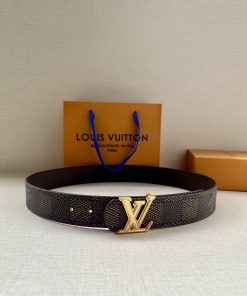 The 4.0-wide LV Dimension double-sided belt lights up daily fashion with a subtle style, sho 82wvv1cg