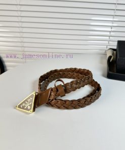 PRADA's magnificent leather belt exudes a simple and exquisite elegance, weaving a classic l ora5ul21