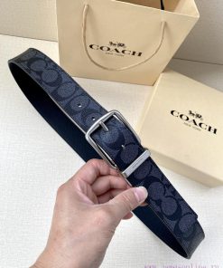 The COACH double-sided belt with a width of 3.8cm is made of classic logo canvas material on 519gt44v