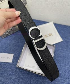 This 35mm double-sided belt from Dior combines elegant temperament with modern style. On one qywpagoe