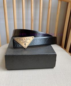 PRADA's belt is made of exquisite glossy embossed leather, presenting a simple and elegant s bkxwde7k