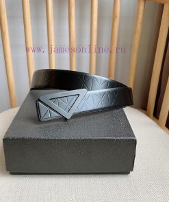 PRADA's belt is made of exquisite glossy embossed leather, presenting a simple and elegant s g0dtkmxg