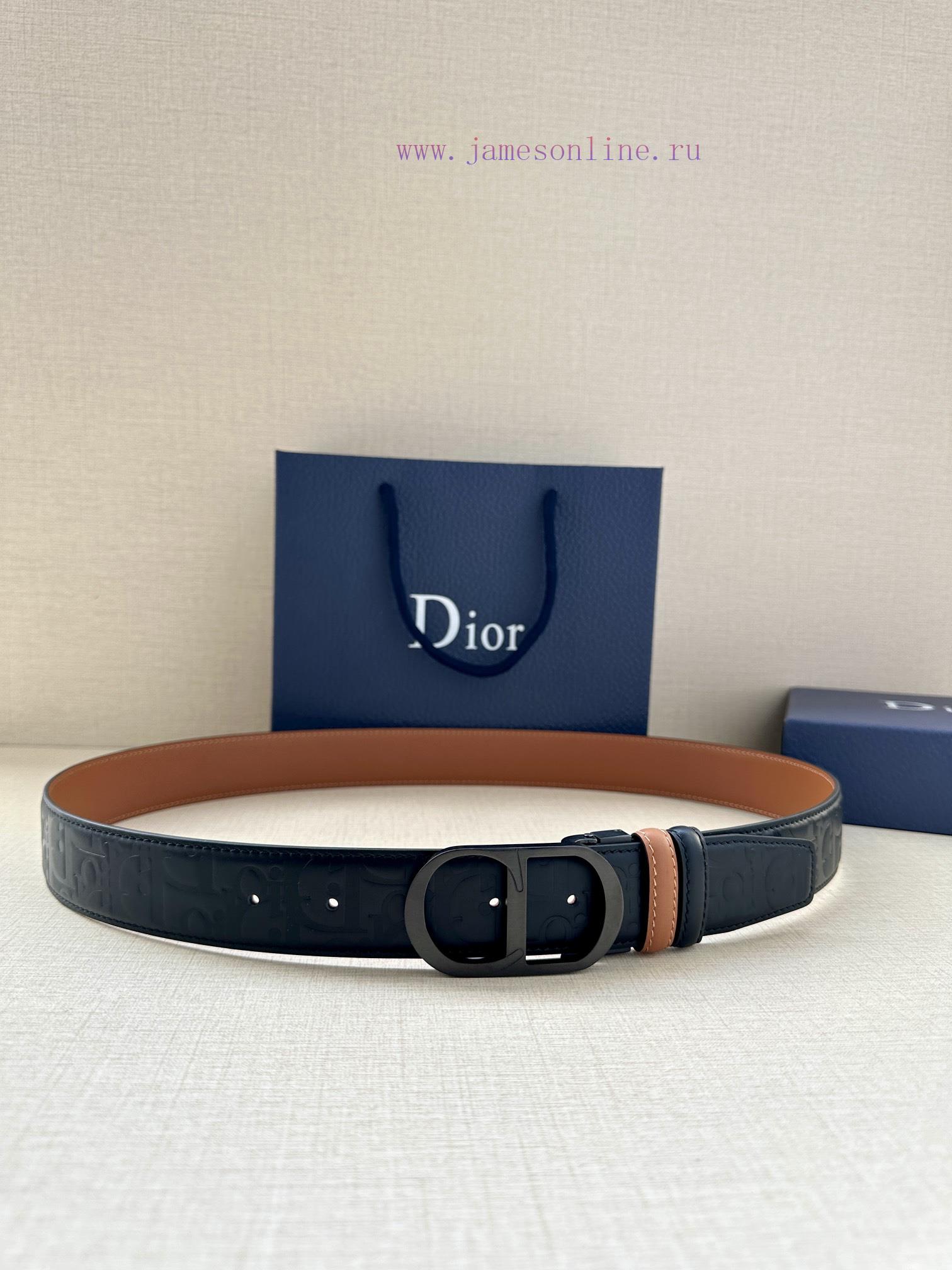 This metal clad brass waistband buckle from Dior is a new product in the Spring 2024 collect 3xex4v8v - Image 2