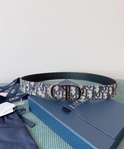 High end quality, physical photographyComes with a complete gift boxDIOR material, milkshake d85h4j2o