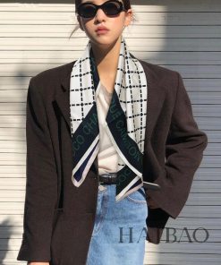 The new Chanel double-sided two tone silk square scarf is highly recommended by VIPs. You musjtg25fh