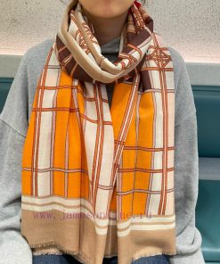 Herm è s, a scarf that glows and shines brightly. It goes without saying that this new model0cwsvtrj