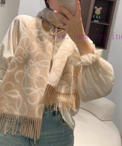 Luo Yiwei's men's and women's scarves are highly praised and kept for themselves. This is a esraqgev