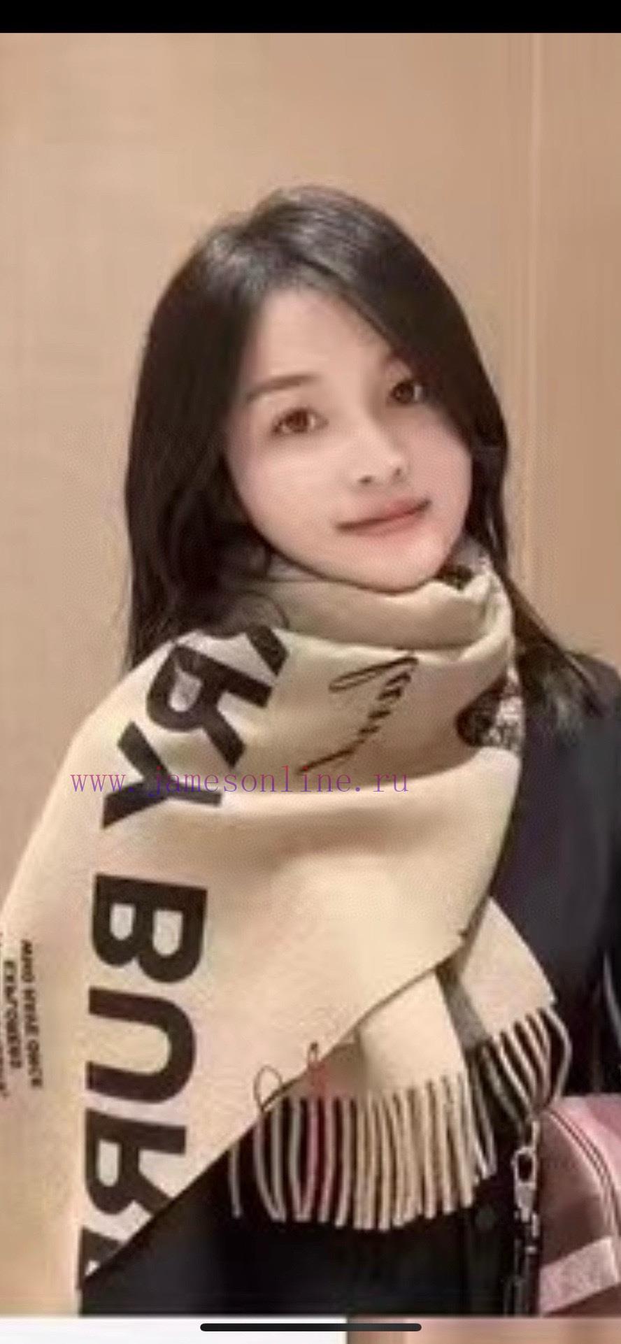 Italian made scarf, made of soft cashmere fabric, decorated with Burberry plaid on one side azynhybx