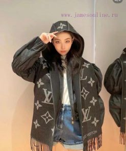 The new Tigergram hooded scarf from Da Lv Jia is immersed in the fantasy world of the Tigerg2slmr8rb