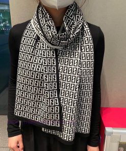 Classic FF letter element scarf, also a fun item just launched ‼ This year's Fendi is also tf6uhhqhk