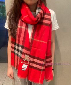 New forever fashionable Burberry classic plaid thin velvet scarf~Rare classic plaid, this plmnd68wll